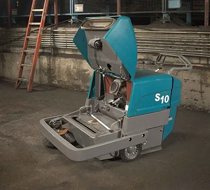 Tennant S10 – prowadzona zamiatarka bateryjna (zdjęcie 6)